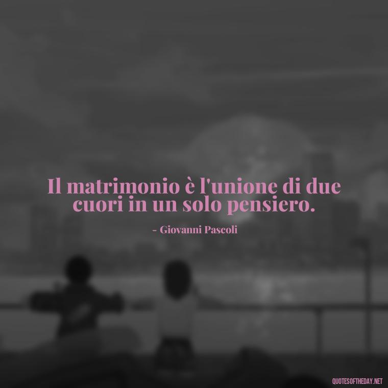 Il matrimonio è l'unione di due cuori in un solo pensiero. - Love Quotes In Italian Language